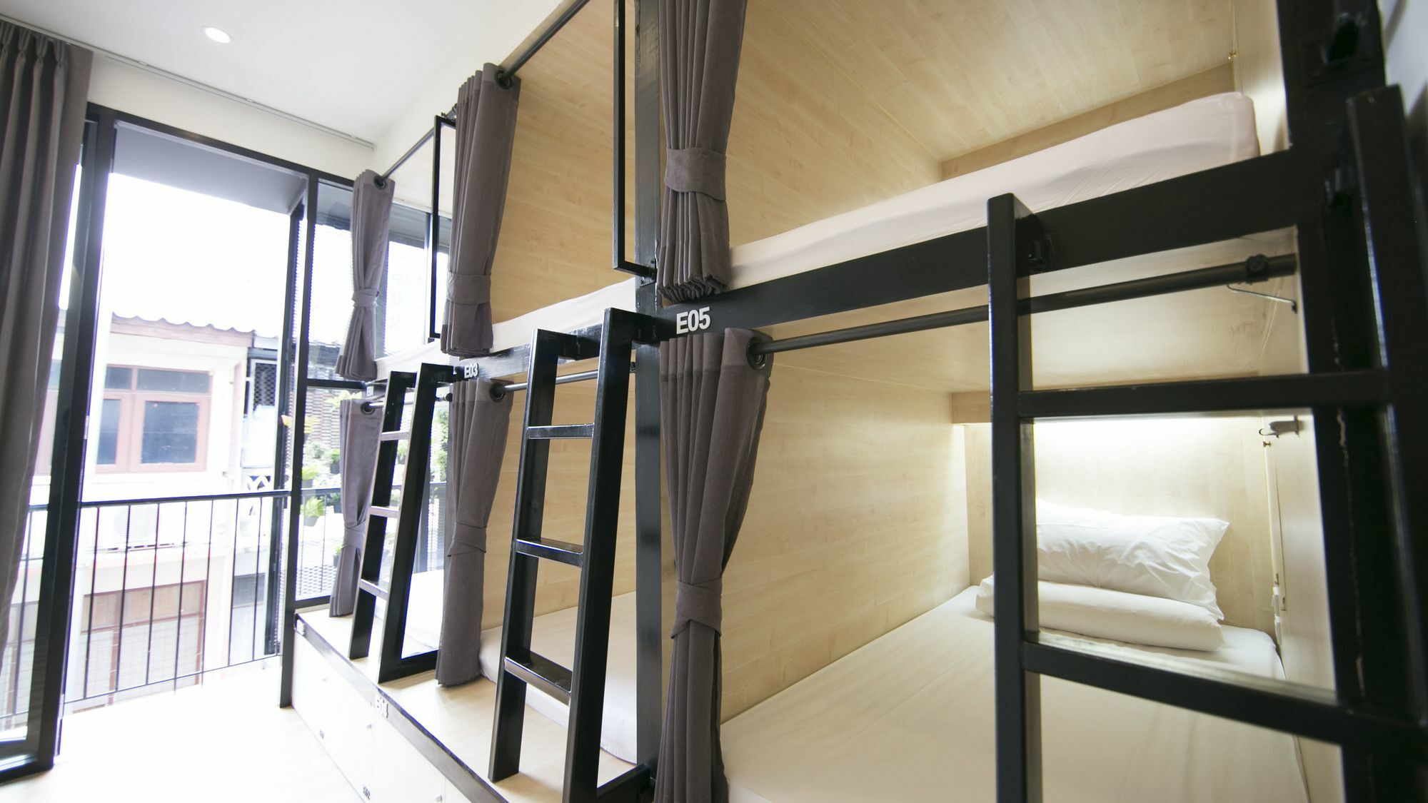 Lamurr Sukhumvit 41 Бангкок Экстерьер фото